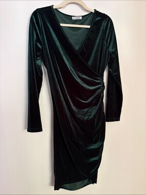 Guberry Deep Green Velvet Long-Sleeve Wrap Dress